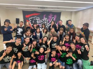 実家は複数のダンス教室を経営する芸術一家