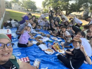 弟の職業は父親と同じ会社でダンス教室を運営