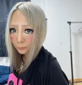 愛内アイラの本名「安井真希」はどんな人物？