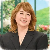 愛華みれの兄弟は4人構成｜姉の助言でがんを早期発見した家族の絆