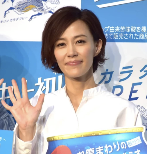 木村佳乃の父親の職業は日本航空のJAL幹部で母親も姉もCAのエリート家族